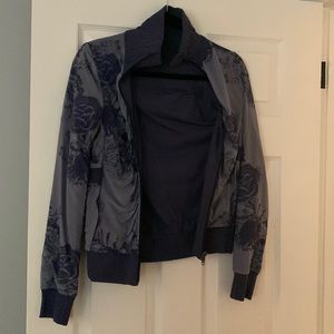 Lululemon reversible sweater size 4